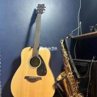 Guitar Yamaha FG 800M Được tặng không dùng tới nên để lại cho bạn nào biết chơi nhạc cụ  