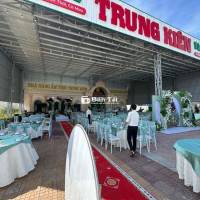 Tuyển Nữ Nhân Viên Phục Vụ  