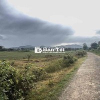 Cần bán gấp đất ở nông thôn, mặt đường bê tông 200m, kế UBND xã, trạm y tế, trường học, chợ, đầy đủ điện nước