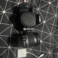 Canon 100D - Giá 5.5 triệu (Có bớt mạnh)  