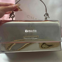 Cần pass túi Charles & Keith bạc bóng, mới 100%