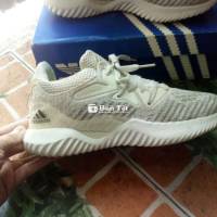 Cần Bán Đôi Giày Adidas Size 39 Màu Trắng Còn Mới  