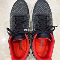 Pass đôi giày Skecher size 42,5 mới  