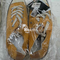 Giày Converse Size 42-43 Màu Vàng Nam  