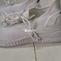 Giày Thể Thao Nam và Nữ Size 40 - Mới 99%, Chưa Sử Dụng  