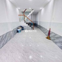 Cho thuê nhà 2 lầu 3PN đường TL37, xe hơi vào, giá 6.5 triệu.
