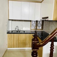 Cho thuê nhà riêng 4 tầng, 3 phòng ngủ, Nguyễn Khoái - 6.5 triệu/tháng