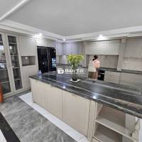 TỶ PHÚ DINH THỰ SIÊU SANG TẠI QUẬN 7