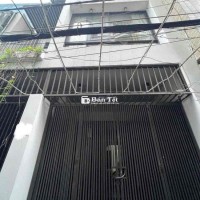 bán nhà kiệt gần đường trung tâm