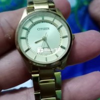 Đồng hồ nữ hiệu như hình cần bán  
