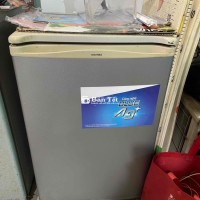 xả hàng tủ lạnh mini 90lit