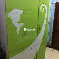 Cần bán tủ gỗ đựng quần áo trẻ em