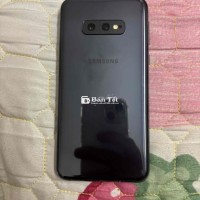 Cần bán điện thoại Samsung S10E, còn rất mới, không dùng đến!