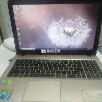 Cần bán laptop Asus giá rẻ, mặt lưng bị bể