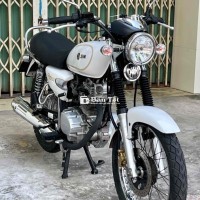 Cần bán SYM Husky 125cc màu trắng như hình  