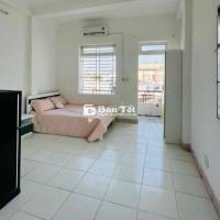 Cho thuê phòng rộng, đầy đủ nội thất, ban công, trung tâm Quận 3
