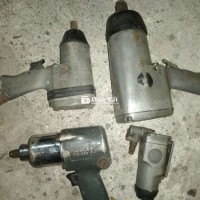 Bốn súng bắn vít