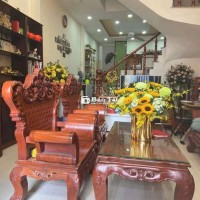 Cho thuê nhà 1 trệt 2 lầu hẻm xe hơi, gần QL13 cũ