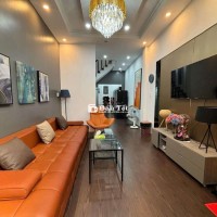 Cho thuê nhà nguyên căn đường Đoàn Văn Bơ, gần cầu Camle