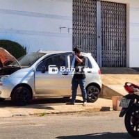 Chiếc xe Chevrolet Matiz đời 1999, với thiết kế nhỏ gọn và màu sắc bạc sang trọng, sẽ là lựa chọn hoàn hảo cho việc di chuyển trong thành phố. Chiếc xe sở hữu nhiều ưu điểm như: