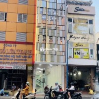 ⸻ có 5 phòng đóng đồ, 3 WC và một phòng dành cho bếp, nhà để xe Cất trữ đồ riêng,