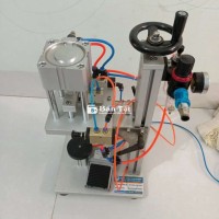 Máy đóng nắp chai nước