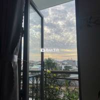 Nhượng lại CHDV đầy đủ nội thất, có ban công, bếp riêng