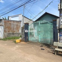 nhà cấp 4 có nhà kho rộng phía trước
