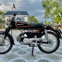 Xe máy Honda 67 đang sử dụng, chỉ cần đổ xăng là chạy ngay. Giấy tờ đầy đủ, giấy tờ cũ không cần sang tên. Cam kết không tranh chấp, không hỏng hóc, không cháy nổ. Bán tại nhà để đảm bảo an toàn và thuận tiện cho người mua. Xem xe tại khu vực Thanh Mỹ, Tháp Mỹ. Liên hệ ngay để sở hữu xe chất lượng với giá tốt!