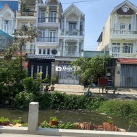 NHÀ NÓC ĐỖ 3 Tầng MẶT TIỀN VIEW BỜ KÊNH đường THẠNH XUÂN 24 pTX.Q.12