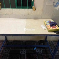 bàn ăn hoặc học làm việc