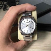 cần thanh lý mẫu đồng hồ