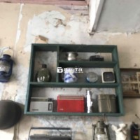 kệ và đồ xưa trên kệ