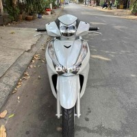 #SH300i nhập Ý bản chữ T rin đẹp đi lướt, không #SH300i bản chữ T siêu lướt. Xe đập thùng 1 đời chủ, đúng từ năm 2019. #Xe zin keng với máy móc êm ru, hồ sơ cầm tay sẵn sàng cho anh em đi bấm số ngay. #Giá sập sàn chỉ #216 triệu. Alo, em là chốt nhanh nhé!
