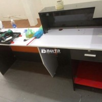 Cần bán cái bàn thu ngân như hình