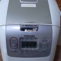 Nồi Cơm Điện Toshiba 800W 1.8L - Hàng Chính Hãng, Còn Mới 99%  