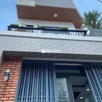 Nhắc đến việc mua bán nhà trong khu vực nội thành thành phố, nhất là những phường đắc địa như Quận 8, không thể bỏ qua cơ hội sở hữu những căn nhà tiện ích và hiện đại. Trong bối cảnh nhu cầu nhà ở luôn cao, căn nhà hẻm xe hơi trên đường Âu Dương Lân, Quận 8 mang đến một lựa chọn lý tưởng với giá trị hấp dẫn.Căn nhà nằm trong vị trí vàng, với khoảng cách gần với mặt đường Âu Dương Lân, tiện ích xung quanh đầy đủ như chợ Rạch Ông, các cơ quan hành chính, trường học, giúp việc sinh hoạt hàng ngày trở nên cởi mở, thuận tiện. Đặc biệt, không chỉ là một ngôi nhà để ở, căn hộ này còn là một nơi nghỉ dưỡng lý tưởng với hệ thống thiết bị hiện đại như máy lạnh, tủ lạnh, máy giặt được trang bị đầy đủ.Nếu bạn đang tìm kiếm một căn nhà giá tốt, với vị trí thuận lợi, thì đây chính là cơ hội hàng đầu. Với mức giá hấp dẫn kèm theo nội thất được bàn giao full, bạn sẽ không cần phải lo lắng đầu tư trang trí nội thất. An tâm khi sở hữu một không gian sống tiện nghi, đáng mơ ước.Chủ nhà hiện đang rất thiện chí trong việc chuyển nhượng, đã cung cấp dịch vụ bàn giao đẩy đủ bao gồm từ bộ bàn ghế sofa, hệ tủ bếp, giường ngủ cho tới tủ quần áo, mang đến không gian sống hoàn hảo cho gia đình bạn.Nếu bạn đủ quan tâm về căn nhà này, đừng ngần ngại liên hệ để biết thêm chi tiết và đặt lịch xem nhà. Hãy nắm bắt cơ hội sở hữu ngay căn nhà hẻm xe hơi tuyệt vời này tại đường Âu Dương Lân, Quận 8, thành phố Hồ Chí Minh!#BanNha #HẻmXeHơi #ÂuduươngLan #Quận8 #NộiThấtĐầyĐủ #ThiệnChíChủNhà  
