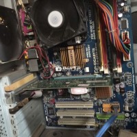 Main cpu Q8300, vga xuất hình, loa 2.1