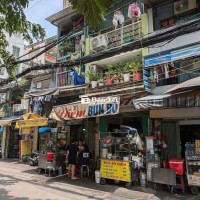 Cần tuyển 1 phụ nữ phụ mẹ mình bán quán  