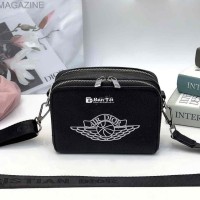Túi Nam Đeo Chéo Dior Đen Hoạ Tiết