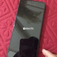 Cần bán Điện thoại Xiaomi (có vỡ nhẹ ở góc, tặng kèm phụ kiện, máy còn dùng tốt)  