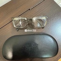 Cần bán mắt kính hiệu Rayban mới 100%