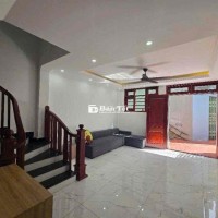 bán nhà chính chủ 5 tầng x 35,3m2 ngõ 564 nguyễn văn cừ ,gia thuỵ