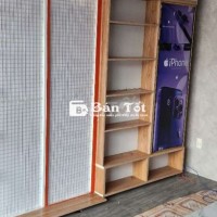 Kệ đựng phụ kiện điện thoại.