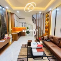 Nhà Đẹp Gần Đường Lĩnh Nam, Hoàng Mai 30m, 5 tầng, mt 4.6m, 5.8 tỷ.
