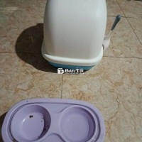 Nhà vệ sinh mèo và bát ăn chống kiến