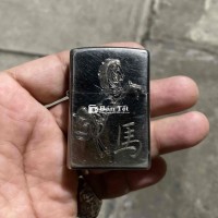 Quẹt zippo đời số