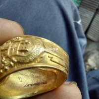2 cái nhẫn mỹ