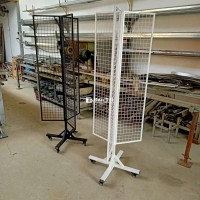 Kệ lưới xoay 3 mặt có bánh xe