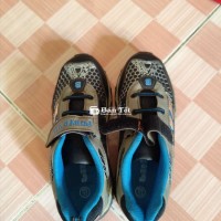 Giày cho bé ( size 33+size 35)